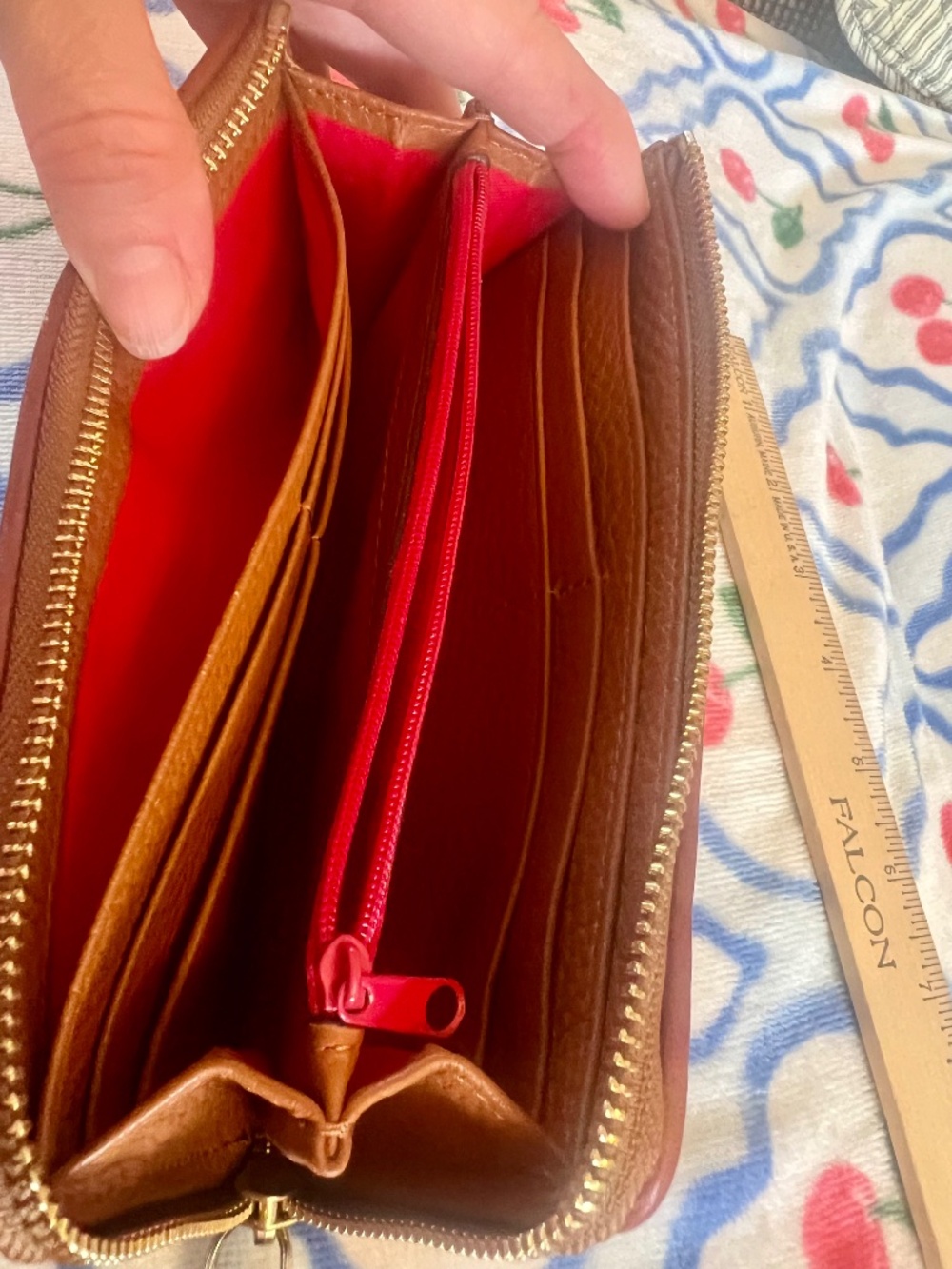 Like new Dooney & Bourke brown leather wallet - Picture 5 of 16